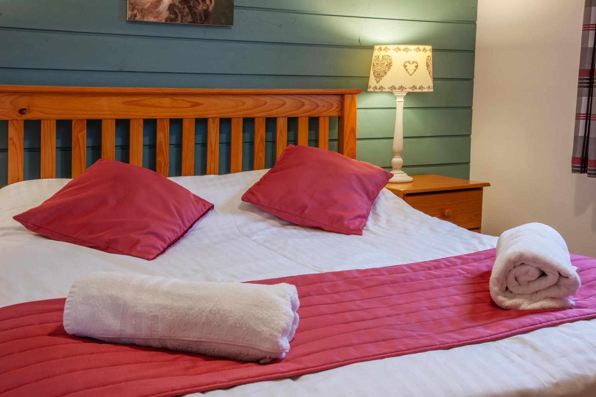 Appin Holiday Homes -Caravans, Lodges, Shepherds Hut And Train Carriage Stays Exterior photo