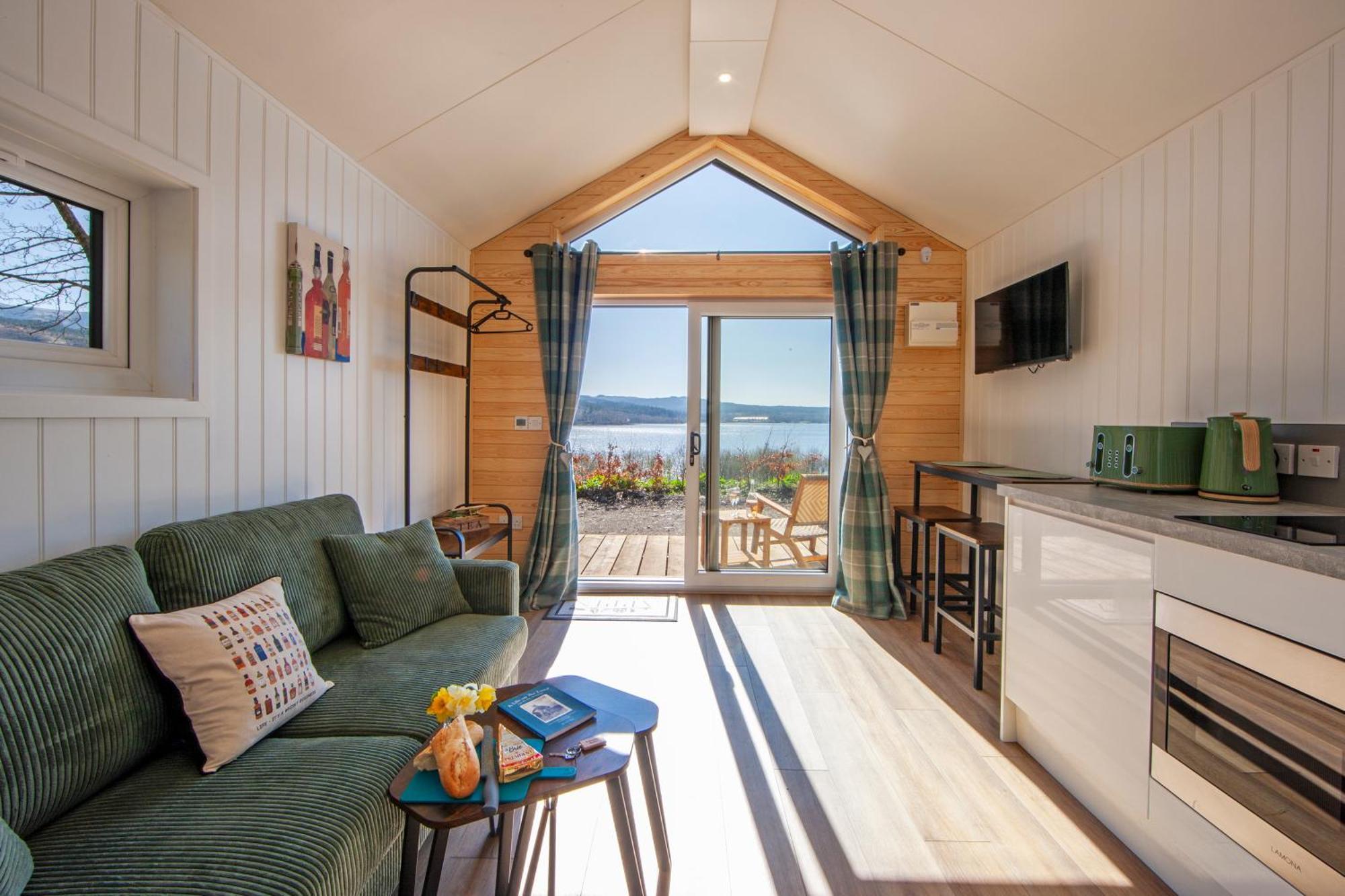 Appin Holiday Homes -Caravans, Lodges, Shepherds Hut And Train Carriage Stays Exterior photo
